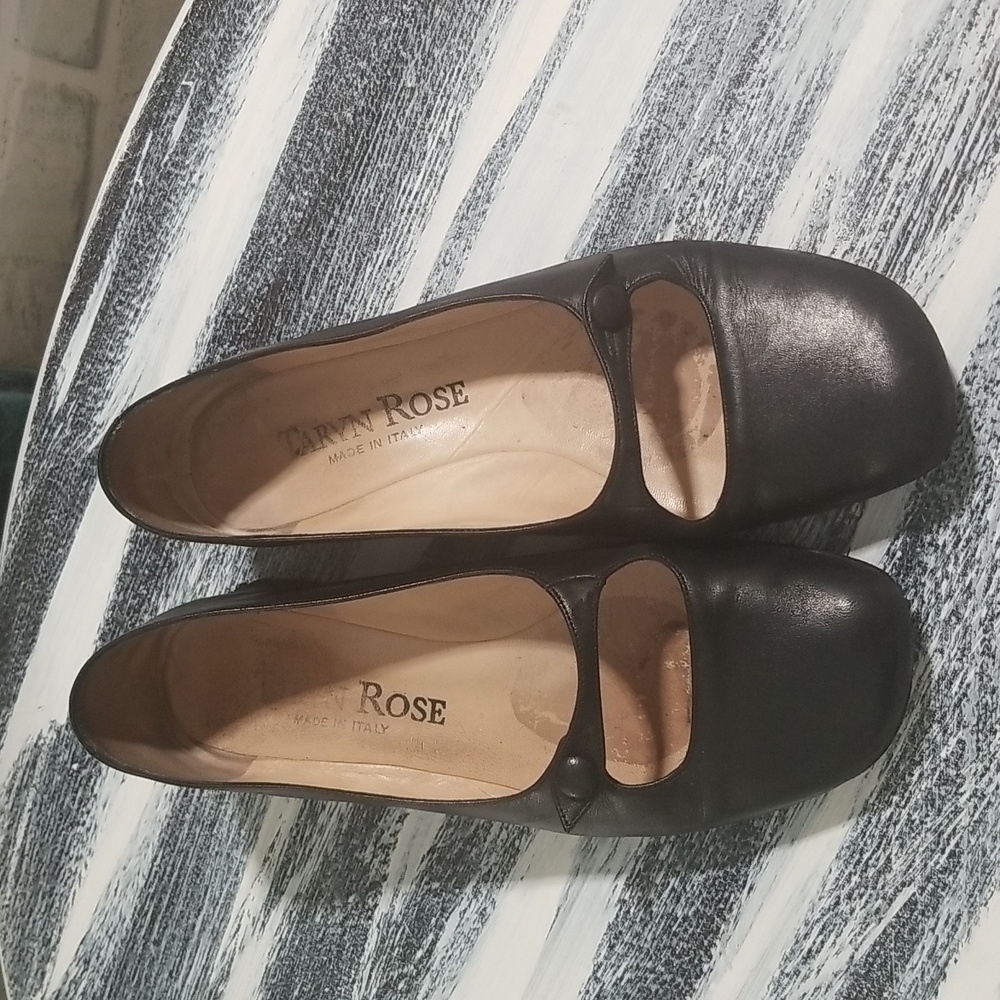 Taryn Rose size 8